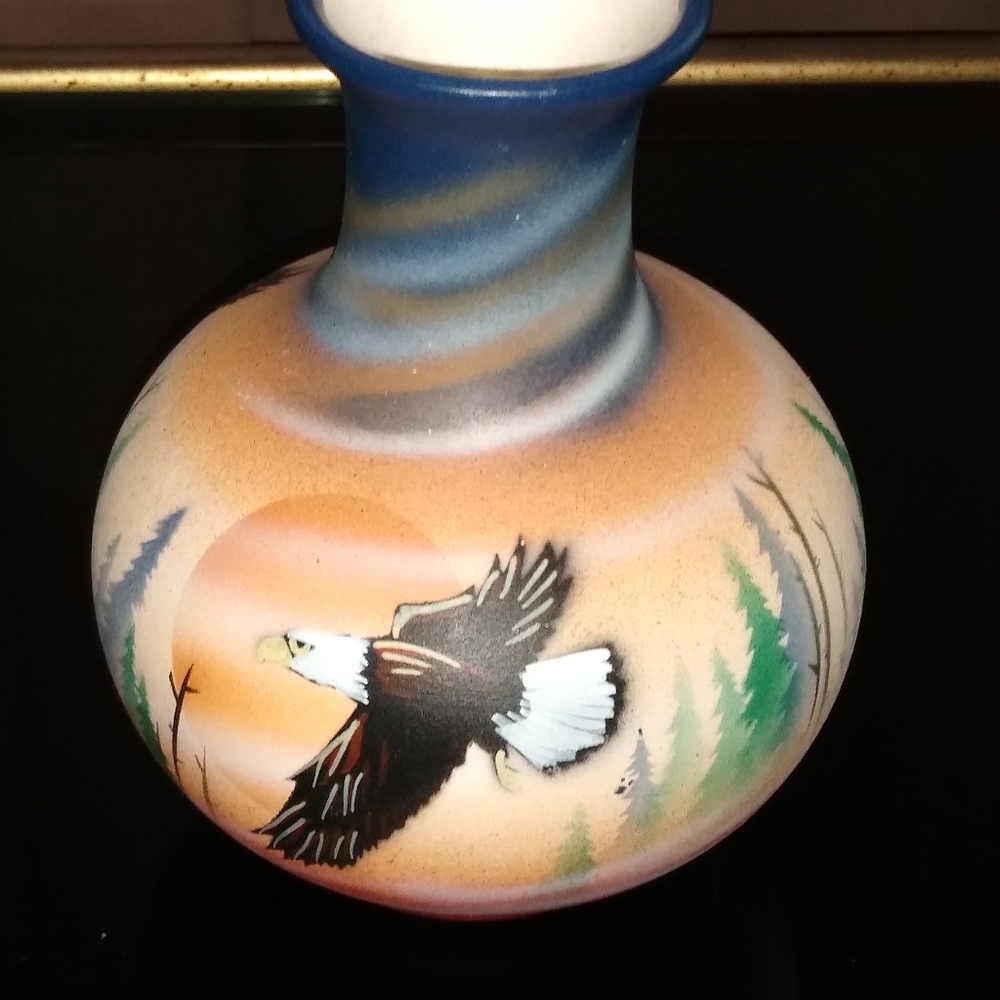 PRICE DROP! 🔽  🛍/🎁       R.W. Adamson  Handpainted Vase with Eagle.